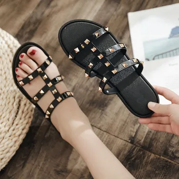 2020 Fashion Women Slippers Slides Summer Rivet shoes woman Flip Flops Slide Sandals Ladies Shoes flat female шлёпки женские 
2020 Fashion Women Slippers Slides Summer Rivet shoes woman Flip Flops Slide Sandals Ladies Shoes flat female шлёпки женские