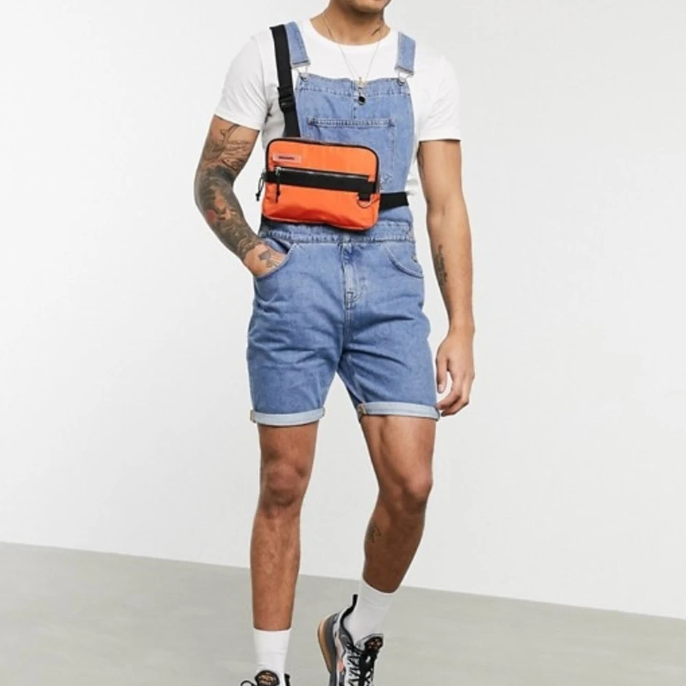 2020 Men's Casual Jeans Overalls Multiple pockets Straps Slim jumpsuit Short pants Denim Bib Pants Rompers Streetwear
2020 Men's Casual Jeans Overalls Multiple pockets Straps Slim jumpsuit Short pants Denim Bib Pants Rompers Streetwear