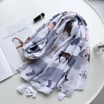 2020 autumn and winter Women fashion cotton material scarf lady Beach quality cotton Shawl New style large Print silk scarf
2020 autumn and winter Women fashion cotton material scarf lady Beach quality cotton Shawl New style large Print silk scarf