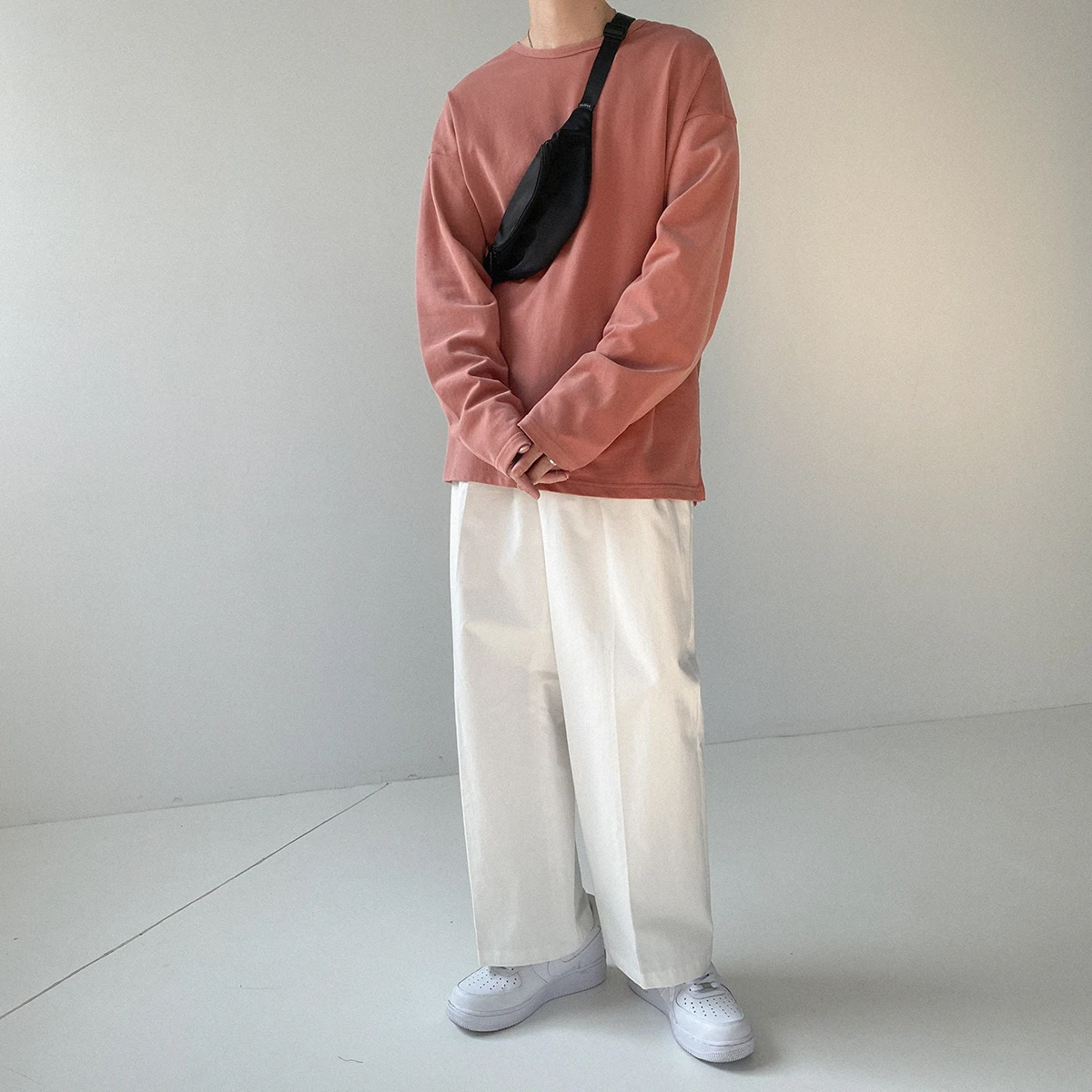 High-quality wool long-sleeved T-shirt men's autumn round neck wild loose bottoming shirt Korean version of the trend of pure co
High-quality wool long-sleeved T-shirt men's autumn round neck wild loose bottoming shirt Korean version of the trend of pure co