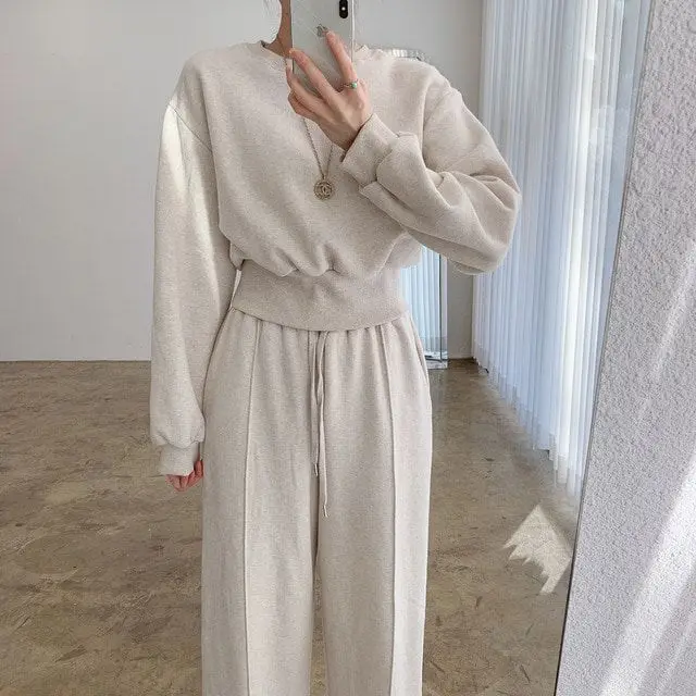 Autumn Winter Suit Simple Round Neck Pullover Long Sleeve Sweatershirt+High Waist Wide Leg Pants Two Piece Set Women
Autumn Winter Suit Simple Round Neck Pullover Long Sleeve Sweatershirt+High Waist Wide Leg Pants Two Piece Set Women