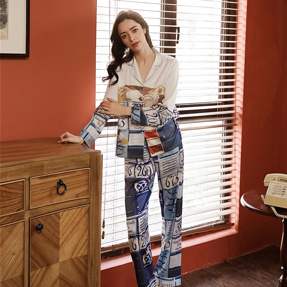 Spring and autumn new pajamas set female printing simulation silk pyjamas fashion trend ice silk home service 2 pieces sleepwear
Spring and autumn new pajamas set female printing simulation silk pyjamas fashion trend ice silk home service 2 pieces sleepwear