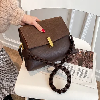 Casual Simple High Quality Small Bag New Fashionable Women's Shoulder Bag Online Influencer Wild Underarm Bag Shoulder Messenger
Casual Simple High Quality Small Bag New Fashionable Women's Shoulder Bag Online Influencer Wild Underarm Bag Shoulder Messenger