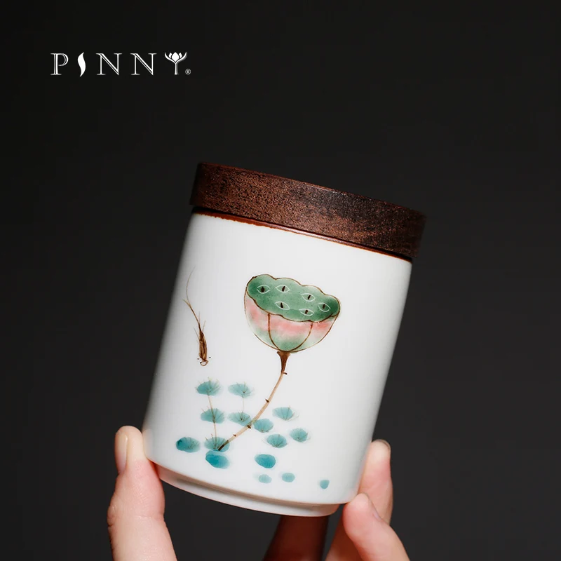 

PINNY Hand Painted Ceramic Lotus Tea Jar Retro Sealed Tea Caddy Chinese Kung Fu Tea Accessories White Porcelain Storage Jars