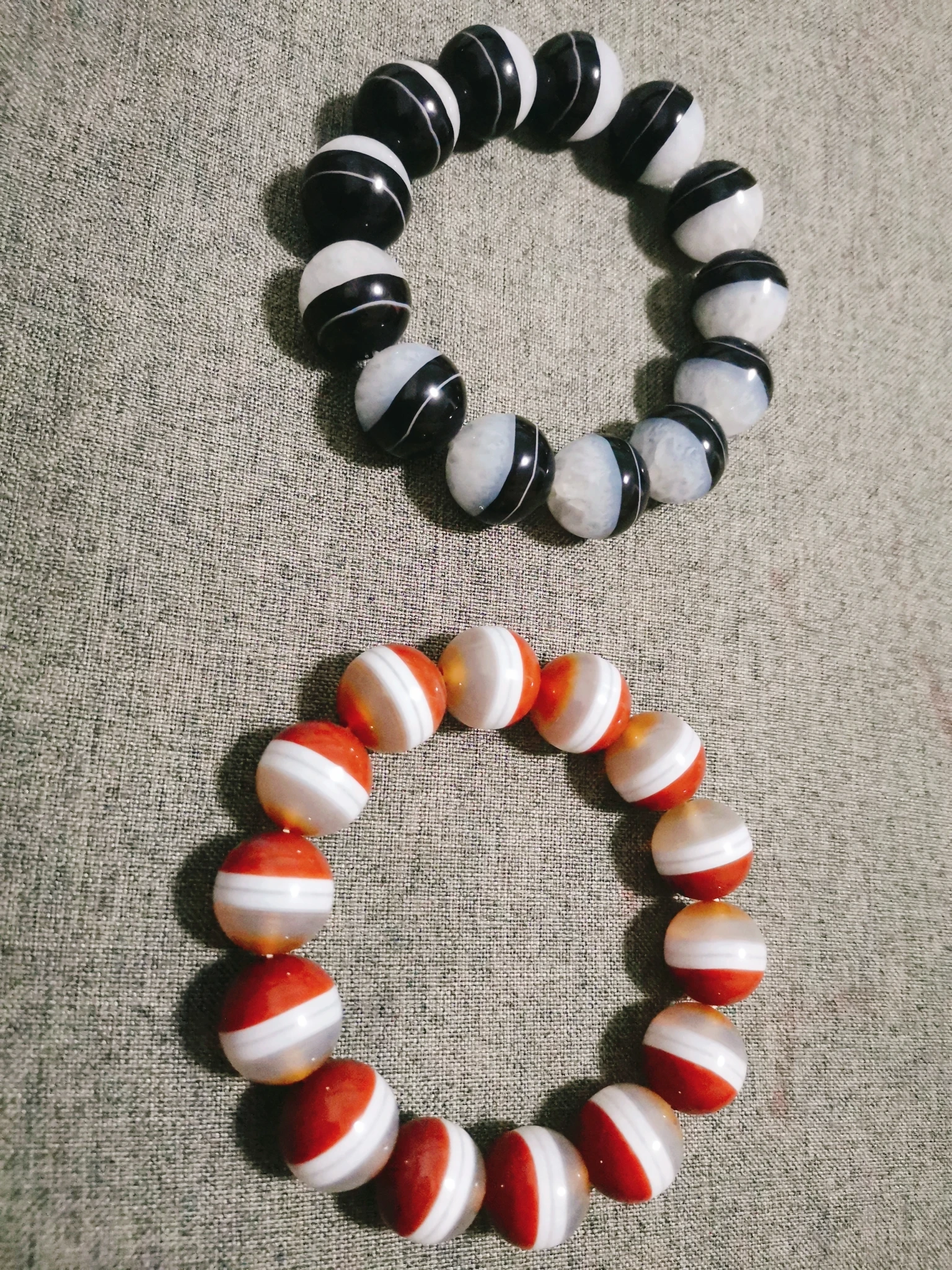 1pcs/lot natural striped agate first-line pharmacist round bead bracelet Mining the same piece of natural stone rare precious
1pcs/lot natural striped agate first-line pharmacist round bead bracelet Mining the same piece of natural stone rare precious