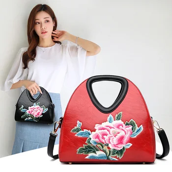 Ladies portable retro printing ladies bag 2020 new European and American large capacity one-shoulder diagonal bag
Ladies portable retro printing ladies bag 2020 new European and American large capacity one-shoulder diagonal bag