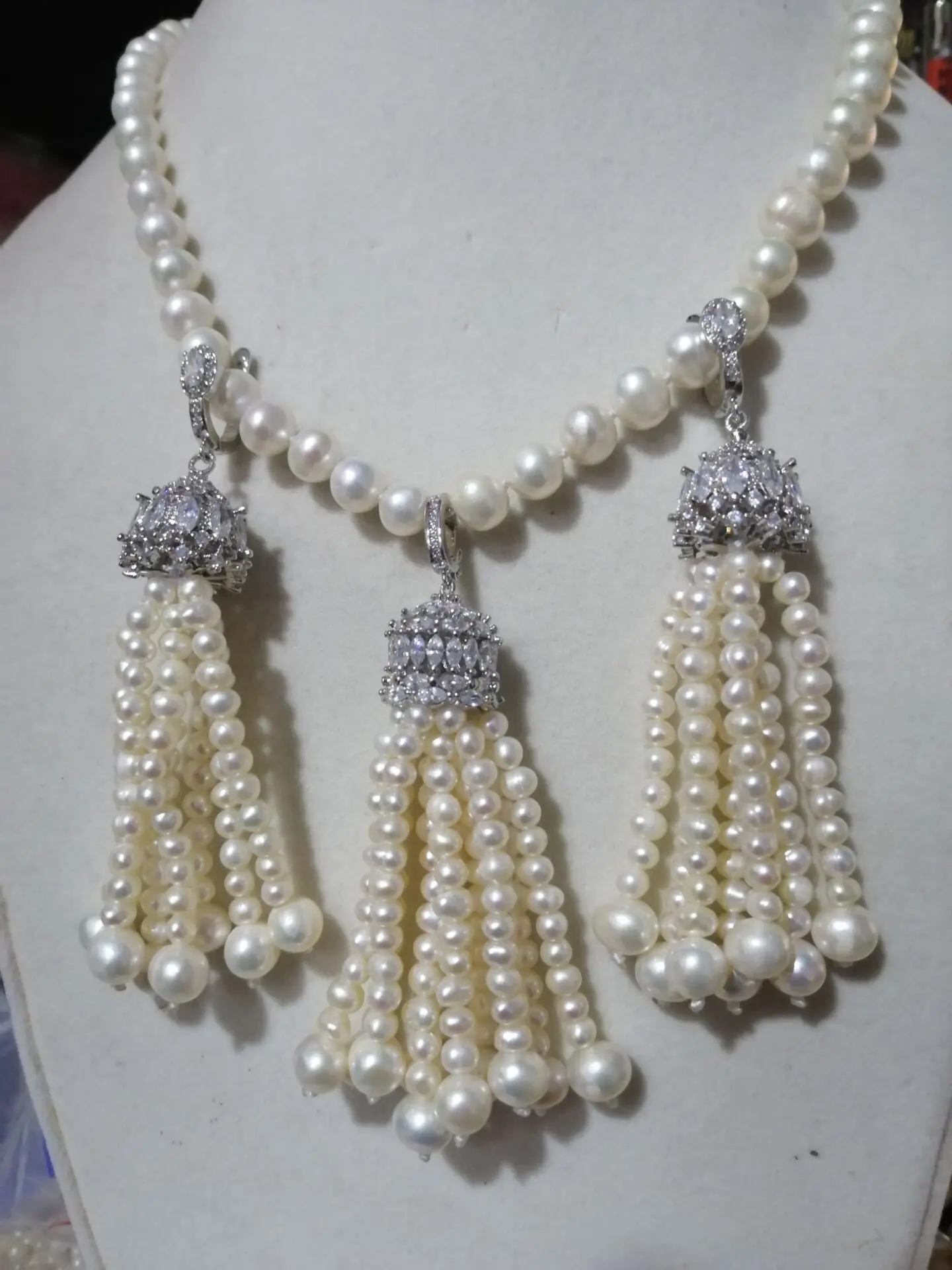 wholesale natual AA 9-10mm white round freshwater pearl with tassel and earrings necklace and earrings 
wholesale natual AA 9-10mm white round freshwater pearl with tassel and earrings necklace and earrings