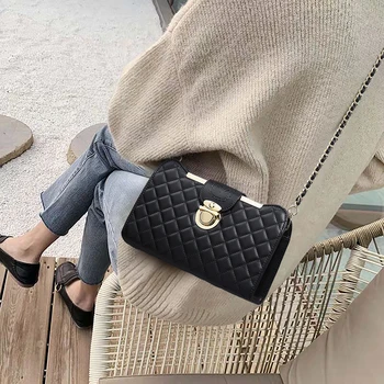 2020 Summer Fashion Women Leather Handbags Shoulder Bag Small Flap Crossbody Bags for Women Messenger Bags luxury bimba y lola
2020 Summer Fashion Women Leather Handbags Shoulder Bag Small Flap Crossbody Bags for Women Messenger Bags luxury bimba y lola