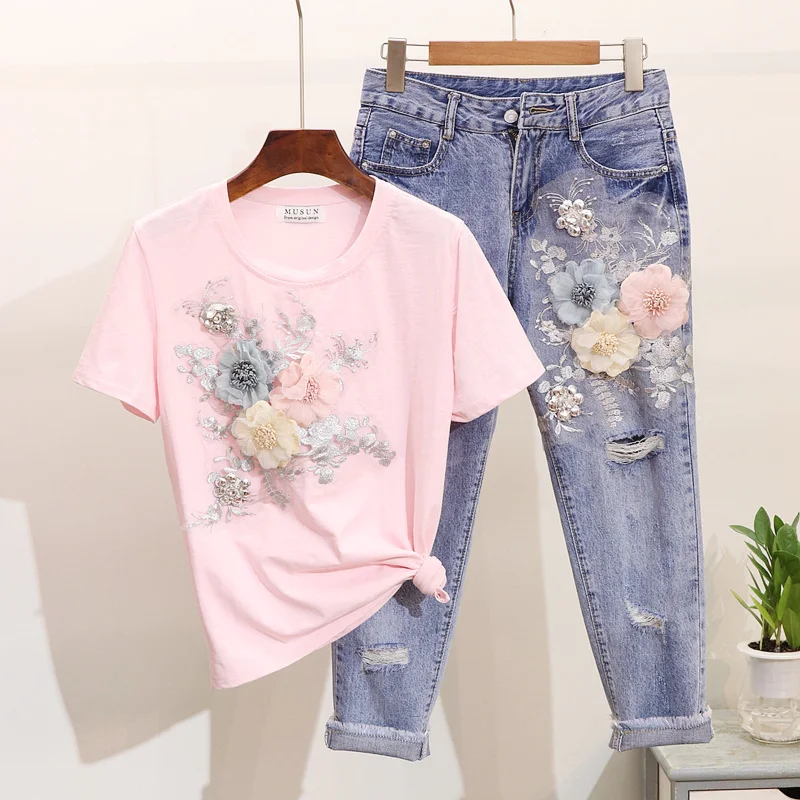 Floral Sets for Women 2020 Spring and Summer New Embroidered Stereo Flower Short Sleeve T-shirt + Holes Jeans Female Sets
Floral Sets for Women 2020 Spring and Summer New Embroidered Stereo Flower Short Sleeve T-shirt + Holes Jeans Female Sets