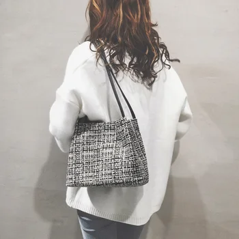 2020 Autumn & Winter Women Woolen Shoulder Bag Ladies Vintage Plaid Messenger Handbag Totes Female Wool Cloth Shopping Bags
2020 Autumn & Winter Women Woolen Shoulder Bag Ladies Vintage Plaid Messenger Handbag Totes Female Wool Cloth Shopping Bags