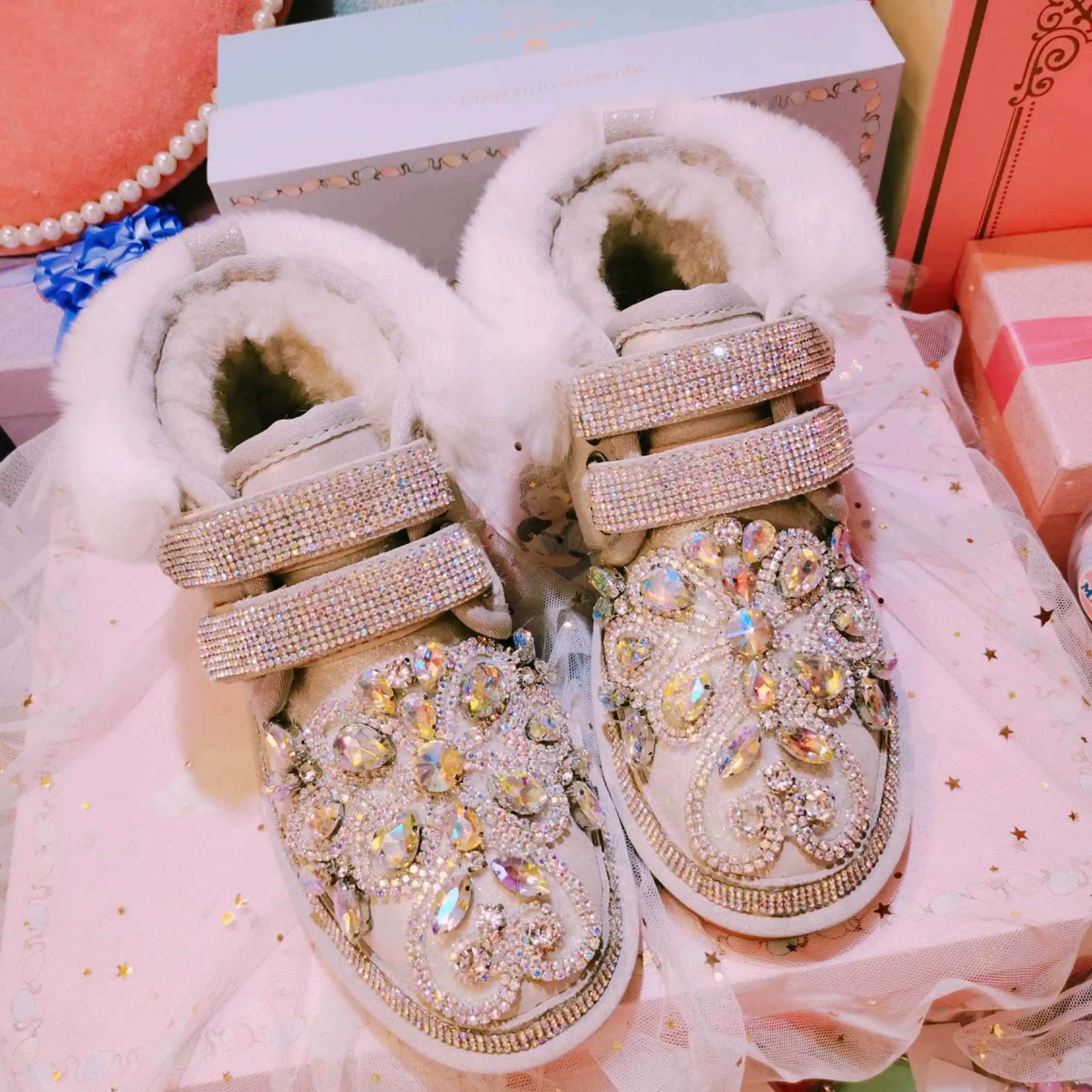 Natural Fur Warm Snow Boots Women's Bling Crystals Short Ankle Booties 2019 Rhinestones Winter Boots Plush Luxury Shoes Woman
Natural Fur Warm Snow Boots Women's Bling Crystals Short Ankle Booties 2019 Rhinestones Winter Boots Plush Luxury Shoes Woman