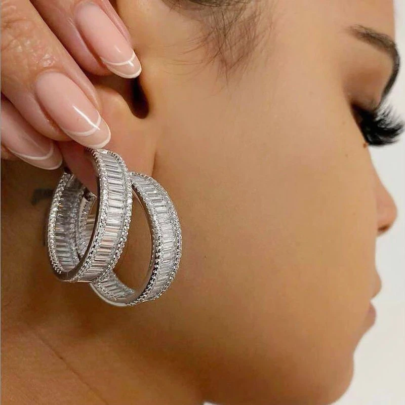 

2024 New Fashion Iced Out Round Circle Geometry Cz Hoop Huggie Earrings Gold Silver Color Hip Hop Bling CZ Jewelry For Women