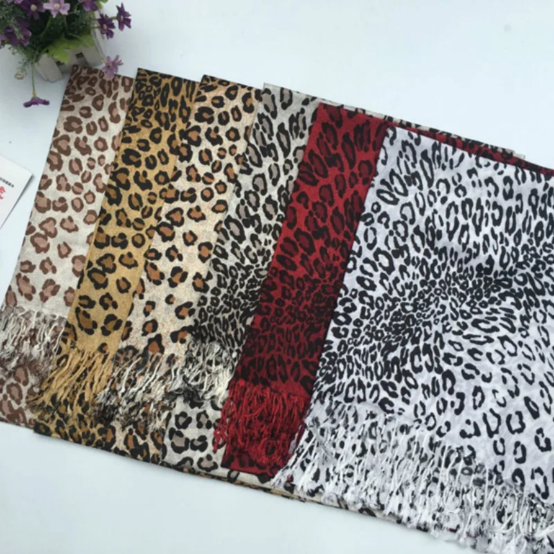 Autumn and winter new cashmere-proof and long-length leopard print scarf European and American leopard print shawl scarf
Autumn and winter new cashmere-proof and long-length leopard print scarf European and American leopard print shawl scarf