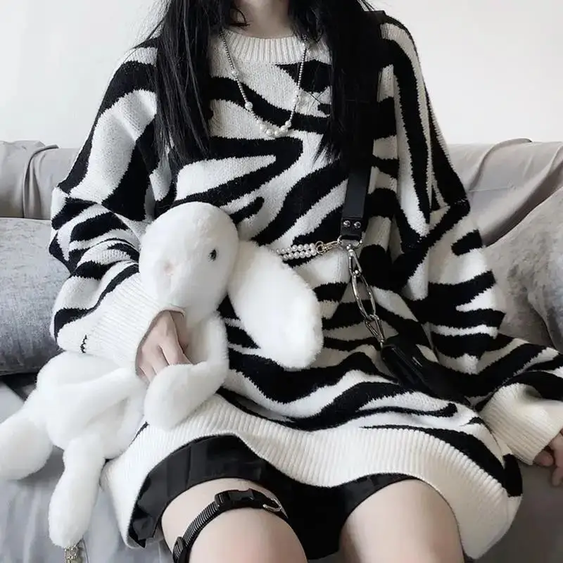 Women's retro zebra print sweater autumn and winter long-sleeved mid-length fashion sweater Ulzzang women's winter pullover top
Women's retro zebra print sweater autumn and winter long-sleeved mid-length fashion sweater Ulzzang women's winter pullover top