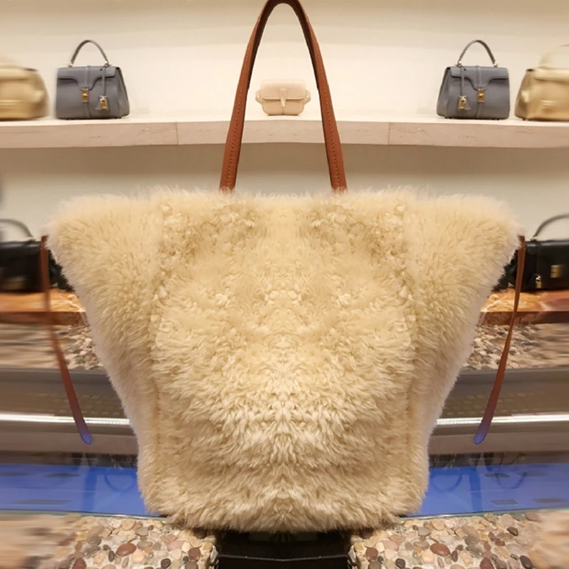 New Type of One-shoulder Slanting Large-capacity Wool Fashion Women's Bags In 2019 Genuine Leather Famous Designer
New Type of One-shoulder Slanting Large-capacity Wool Fashion Women's Bags In 2019 Genuine Leather Famous Designer
