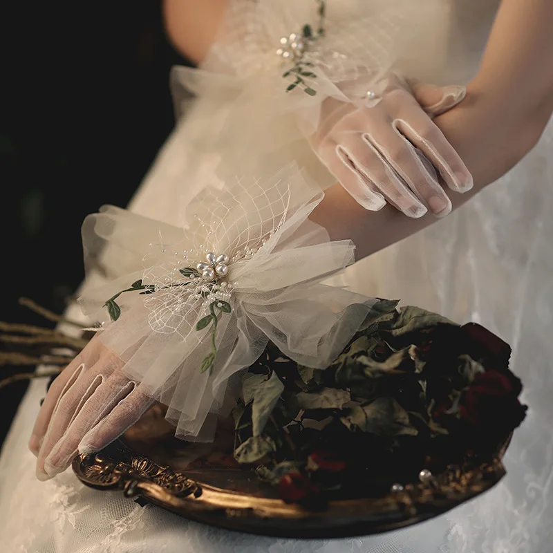 Women Summer Sexy Lace Hollow Forest Style Transparent Beautiful Pearl Net Yarn Japanese Luxury Dinner Etiquette Gloves
Women Summer Sexy Lace Hollow Forest Style Transparent Beautiful Pearl Net Yarn Japanese Luxury Dinner Etiquette Gloves