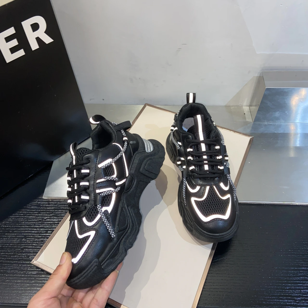 Female Reflective Old Shoes Mesh Breathable Fashion Trendy Autumn Ins Increased Muffin Casual Sports White Shoes 2022
Female Reflective Old Shoes Mesh Breathable Fashion Trendy Autumn Ins Increased Muffin Casual Sports White Shoes 2022