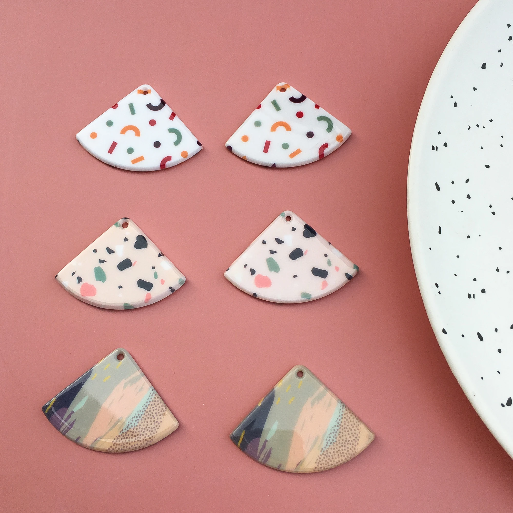 New style 30pcs/lot color pattern print geometry triangular/fan shape acrylic beads diy jewelry earring accessory
New style 30pcs/lot color pattern print geometry triangular/fan shape acrylic beads diy jewelry earring accessory