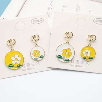 2020 Fashion Exaggeration Korean-style Large Flower Daisy Earrings S925 Non-symmetrical GIRL'S Vacation Style Beach Ear Stud Ear 
2020 Fashion Exaggeration Korean-style Large Flower Daisy Earrings S925 Non-symmetrical GIRL'S Vacation Style Beach Ear Stud Ear