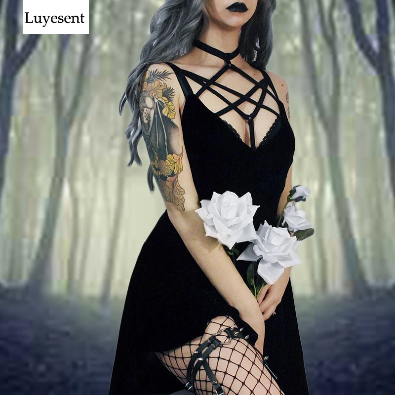 Black Dark Goth Women Deep V Sexy Dress 2020 Lady Halter Hollow Out Hexagon Star High Split Punk Gothic Sleeveless Long Dress
Black Dark Goth Women Deep V Sexy Dress 2020 Lady Halter Hollow Out Hexagon Star High Split Punk Gothic Sleeveless Long Dress