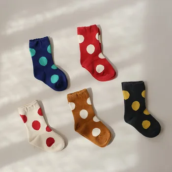 Korean children socks boys and girls big polka dot color contrast candy short socks fall winter 2020 
Korean children socks boys and girls big polka dot color contrast candy short socks fall winter 2020
