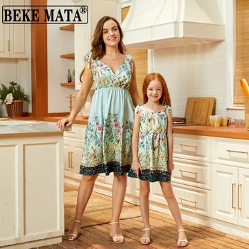 Mother Daughter Dresses 2020 Summer Floral Print V-neck Mom And Daughter Dress Baby Girl Romper Family Matching Clothes Set
Mother Daughter Dresses 2020 Summer Floral Print V-neck Mom And Daughter Dress Baby Girl Romper Family Matching Clothes Set