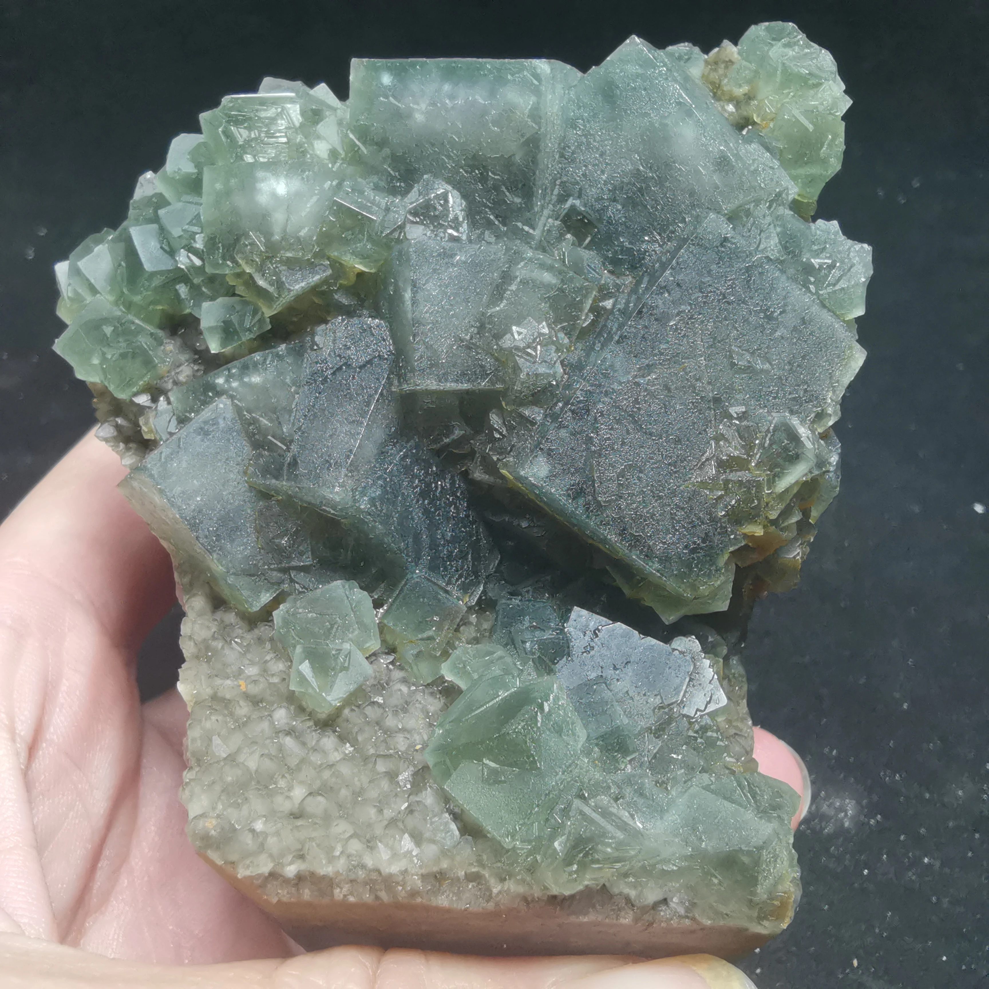 368.8gNatural rare green fluorite cluster mineral specimen stone and CRYSTAL HEALING CRYSTAL QUARTZ GEM
368.8gNatural rare green fluorite cluster mineral specimen stone and CRYSTAL HEALING CRYSTAL QUARTZ GEM