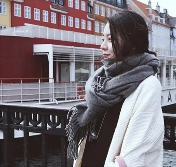 2019 Korean version of autumn and winter scarf warm scarf imitation cashmere simple solid color tassel scarf ladies thick scarf 
2019 Korean version of autumn and winter scarf warm scarf imitation cashmere simple solid color tassel scarf ladies thick scarf