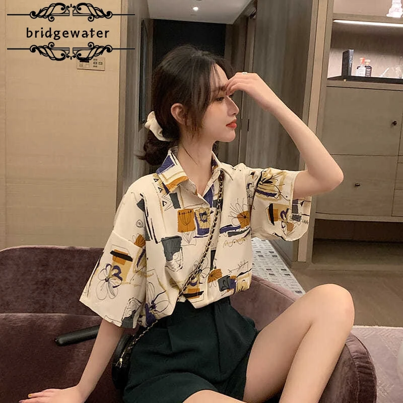 Chiffon shirt women's summer short-sleeved new retro western style loose fashion button shirt
Chiffon shirt women's summer short-sleeved new retro western style loose fashion button shirt