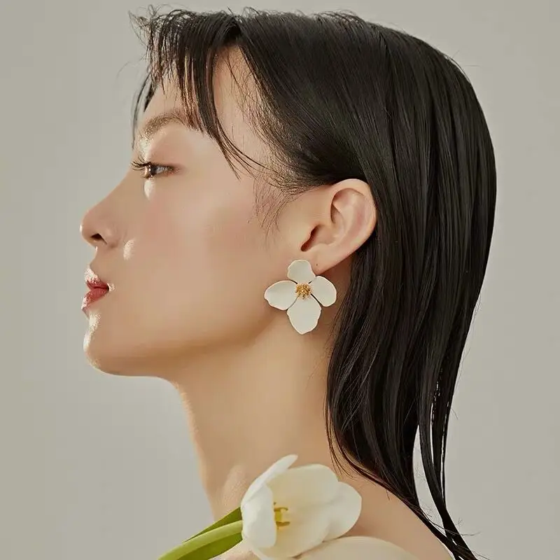 Woman's Earrings Korean Style Colorful Metal Petals Pearls Simple Charm Cute Fresh Drop Earrings For Winter Jewelry Accessories
Woman's Earrings Korean Style Colorful Metal Petals Pearls Simple Charm Cute Fresh Drop Earrings For Winter Jewelry Accessories