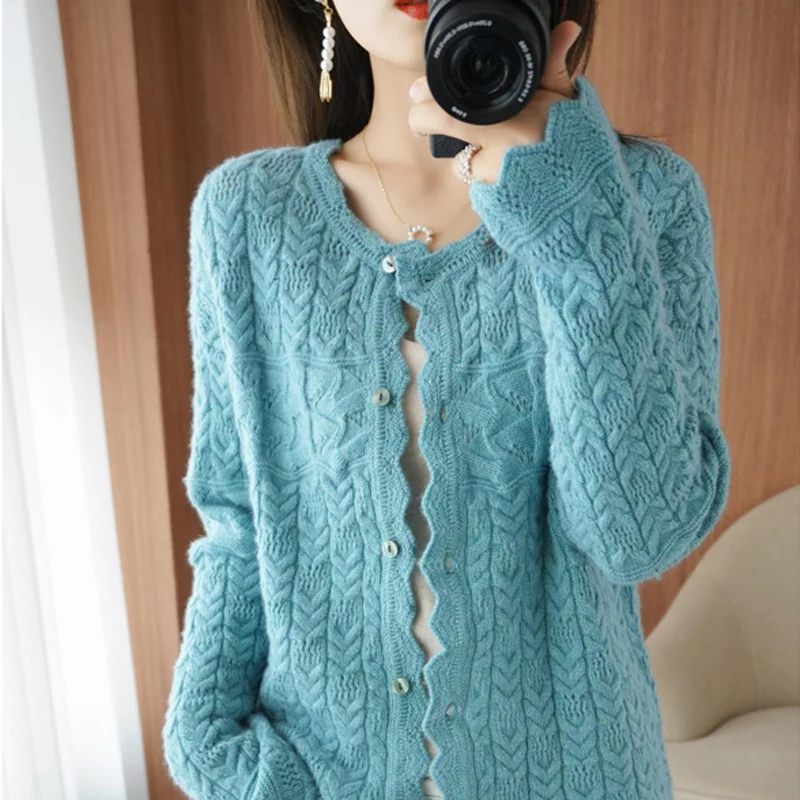 100% Pure Wool Cashmere Sweater 2021 Autumn/Winter Women V-neck Cardigan Casual Knit Top Female Jacket Solid Color Long Sleeves
100% Pure Wool Cashmere Sweater 2021 Autumn/Winter Women V-neck Cardigan Casual Knit Top Female Jacket Solid Color Long Sleeves