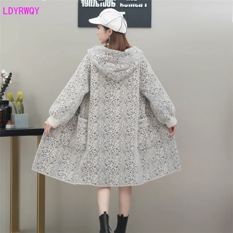 2019 Korean version of autumn and winter new fashion women's lanterns sleeves hooded leopard print long knit sweater
2019 Korean version of autumn and winter new fashion women's lanterns sleeves hooded leopard print long knit sweater