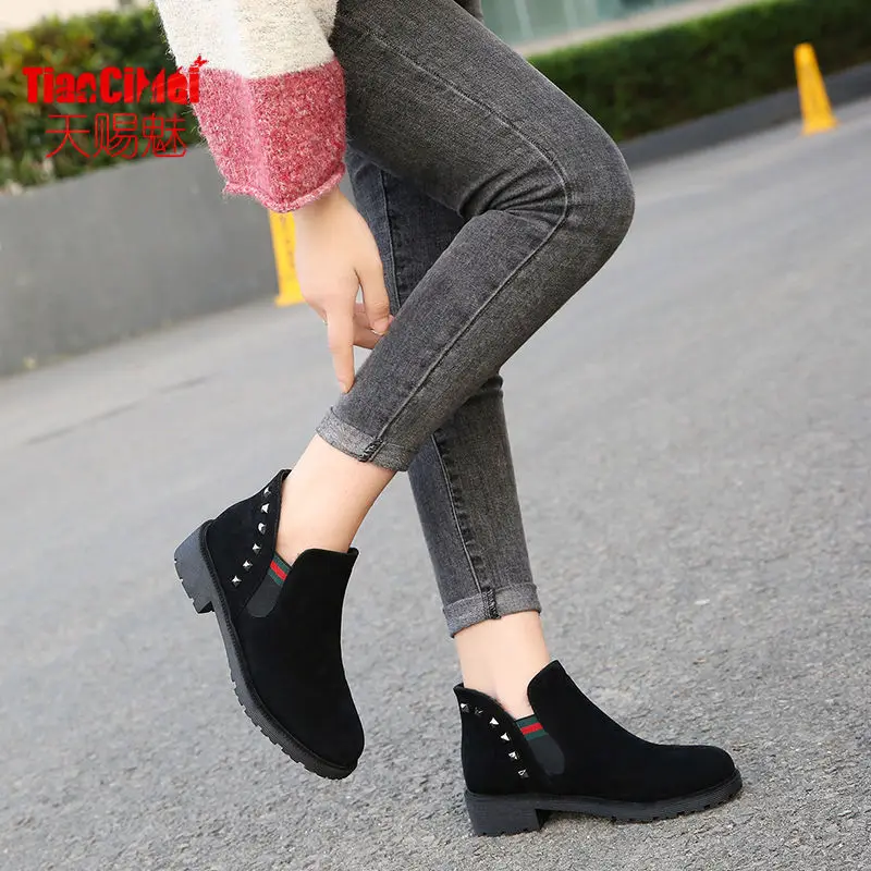 Korean style autumn and winter new female British style student short boots platform boots
Korean style autumn and winter new female British style student short boots platform boots
