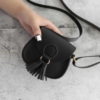 Women's solid color European and American soft surface simple decorative magnetic buckle shoulder messenger bag 2020 spring new
Women's solid color European and American soft surface simple decorative magnetic buckle shoulder messenger bag 2020 spring new