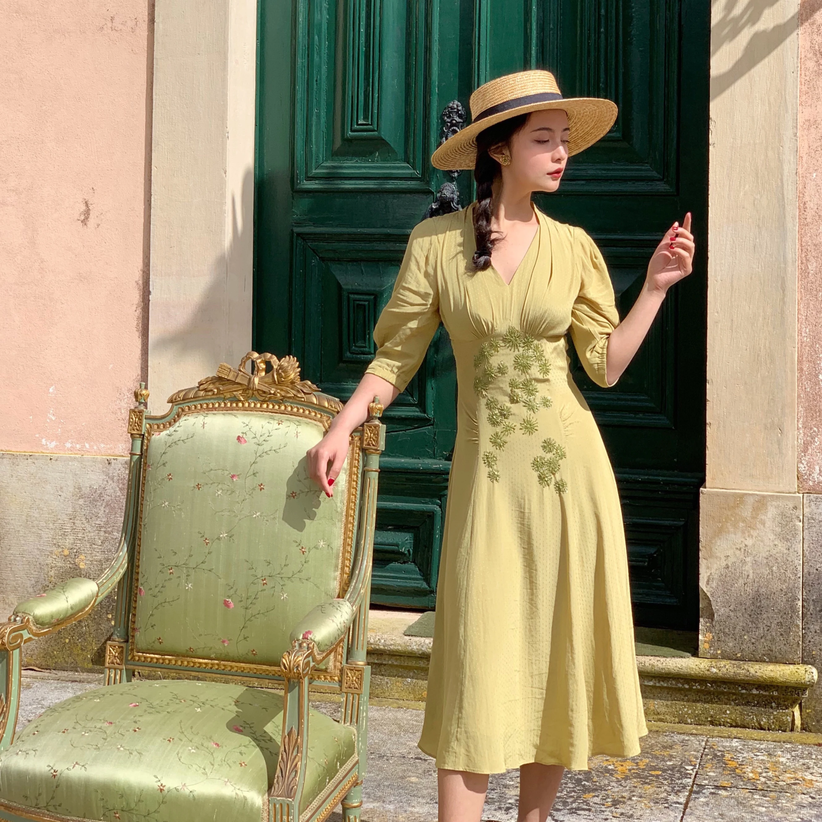 LYNETTE'S CHINOISERIE Spring Summer Romantic French Vintage Exquisite Embroidery Hollow Out Lace Cotton Red V-neck Dresses
LYNETTE'S CHINOISERIE Spring Summer Romantic French Vintage Exquisite Embroidery Hollow Out Lace Cotton Red V-neck Dresses