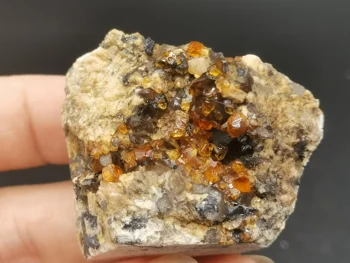 100% natural crystal garnet, tea body crystal, feldspar mineral crystal symbiosis
100% natural crystal garnet, tea body crystal, feldspar mineral crystal symbiosis