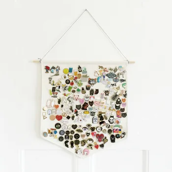 Newborn Photography Props room decoration hanging badge storage wall hanging multi-function three-color brooch display pendant
Newborn Photography Props room decoration hanging badge storage wall hanging multi-function three-color brooch display pendant