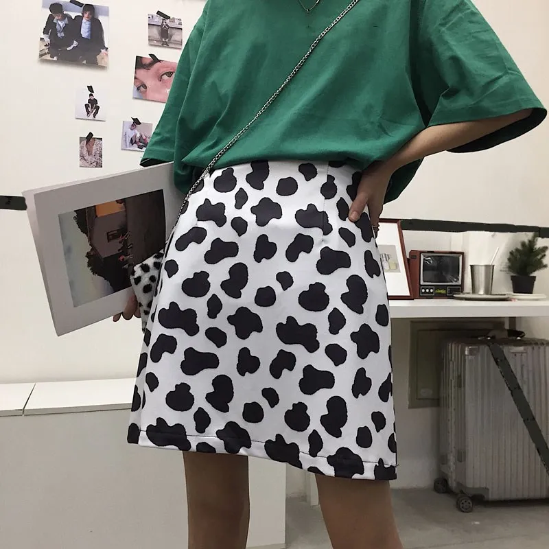 Nice Fashion Women Cute Cow Pattern Printing Casual Skirt High Waist A-Line Skirt Preppy Style Mini Skirt
Nice Fashion Women Cute Cow Pattern Printing Casual Skirt High Waist A-Line Skirt Preppy Style Mini Skirt