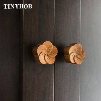 Cherry blossom shape/ Wood Furniture Knobs Elegant Door Knobs and Handles for Wine Cabinet Cupboard Wardrobe Drawer Pull 
Cherry blossom shape/ Wood Furniture Knobs Elegant Door Knobs and Handles for Wine Cabinet Cupboard Wardrobe Drawer Pull