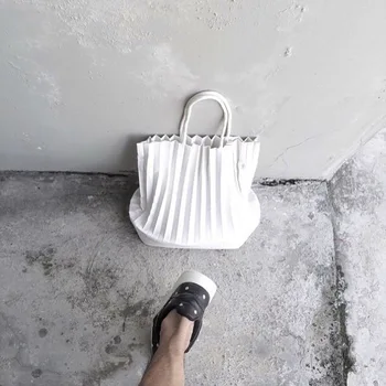 INS Folding Fashion Small Bag Casual Women Crossbody Bag Solid Color Messenger Bag Pleated Womens Bag Black White Pink Handbag
INS Folding Fashion Small Bag Casual Women Crossbody Bag Solid Color Messenger Bag Pleated Womens Bag Black White Pink Handbag