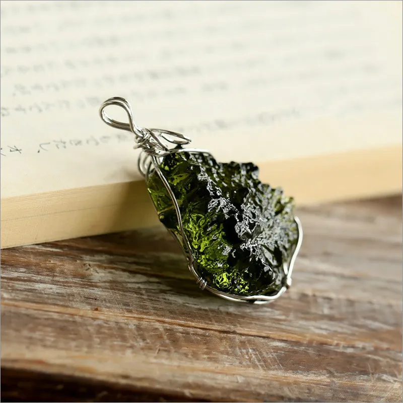 Hot Sale AAAAA++Natural Moldavite Green Crystal Energy Stone Pendant For Men And Women Couple necklace Fine Jewelry
Hot Sale AAAAA++Natural Moldavite Green Crystal Energy Stone Pendant For Men And Women Couple necklace Fine Jewelry