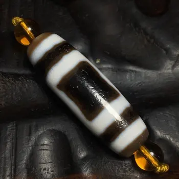 Natural collectionDistrict traditionDzi beads Unique horseshoeClear patternClear and thick patina, worth collecting
Natural collectionDistrict traditionDzi beads Unique horseshoeClear patternClear and thick patina, worth collecting