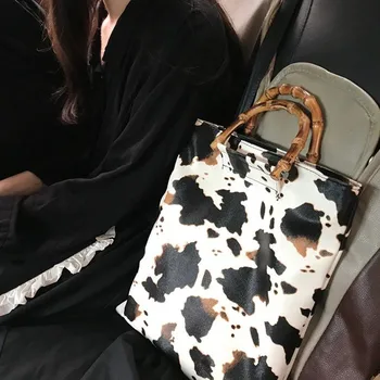 Large capacity shopping bag 2020 summer new handbag simple retro ghost horse bamboo joint cow pattern bag
Large capacity shopping bag 2020 summer new handbag simple retro ghost horse bamboo joint cow pattern bag