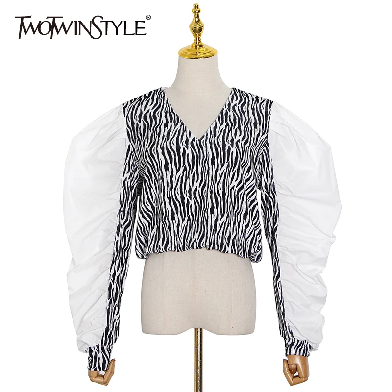 TWOTWINSTYLE Patchwork Striped Short Tops For Women V Neck Puff Long Sleeve High Street Blouse Female 2020 Fashion New Clothes
TWOTWINSTYLE Patchwork Striped Short Tops For Women V Neck Puff Long Sleeve High Street Blouse Female 2020 Fashion New Clothes