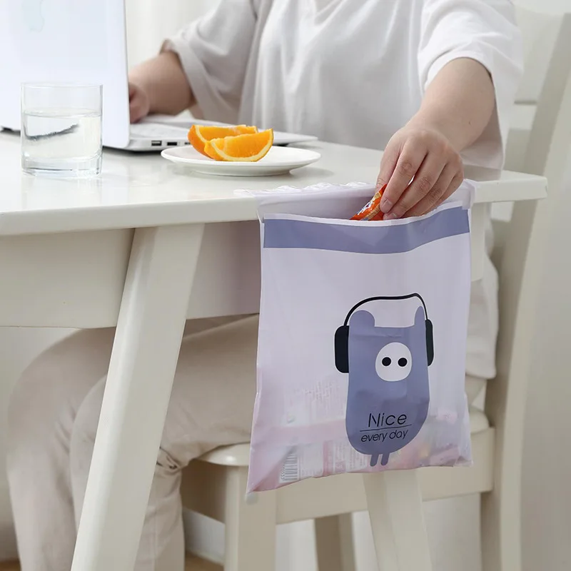2019 New 5 Pcs Biodegradable Trash Bags Self-Adhesive Garbage shop Bag Trash Can Kitchen Cabinet Hanging Trash Rack Rubbish Bag
2019 New 5 Pcs Biodegradable Trash Bags Self-Adhesive Garbage shop Bag Trash Can Kitchen Cabinet Hanging Trash Rack Rubbish Bag