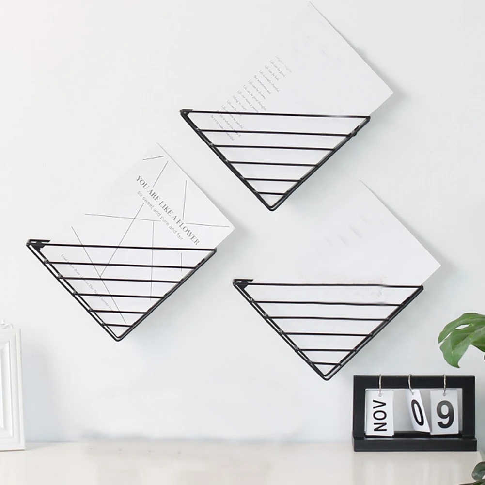 Nordic Style Iron Wall Mounted Storage Rack Magazine Book Rack Multifunctional Triangle Display Stand Office Decorative Rack A12
Nordic Style Iron Wall Mounted Storage Rack Magazine Book Rack Multifunctional Triangle Display Stand Office Decorative Rack A12