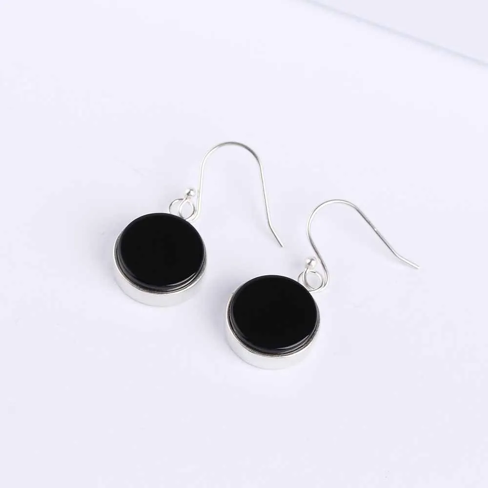 Simple Dashion Silver Earrings Natural Black Agate Inlaid Round 925 Sterling Silver Wild Earrings For Women 
Simple Dashion Silver Earrings Natural Black Agate Inlaid Round 925 Sterling Silver Wild Earrings For Women