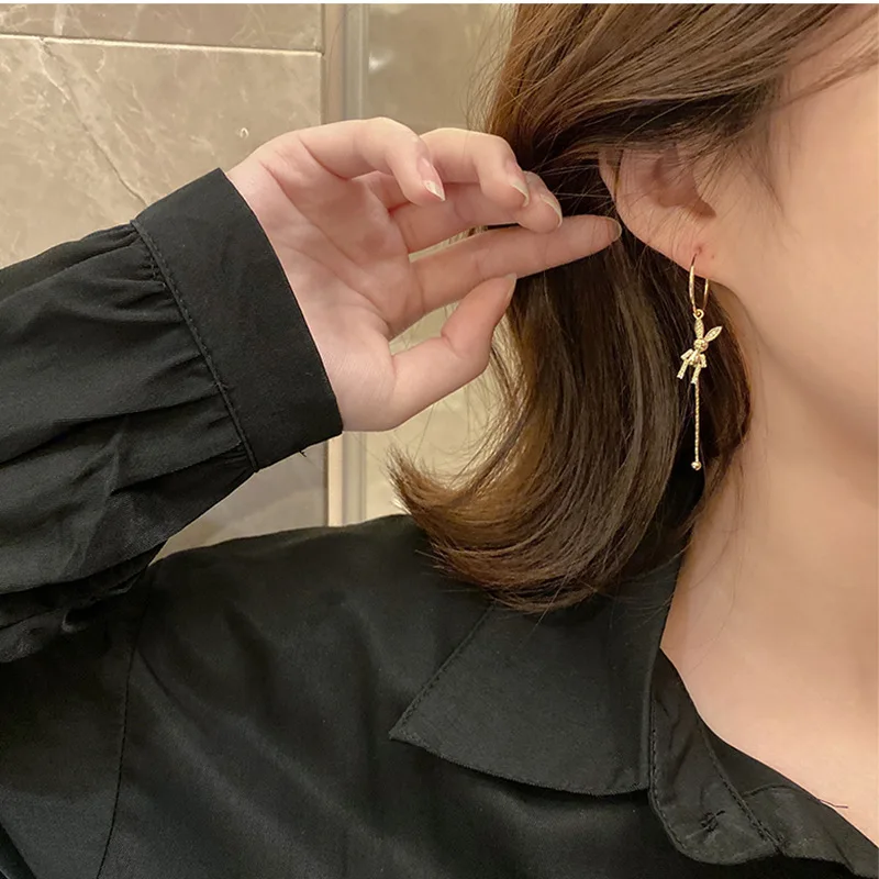 2020 Korean New Fashion Long Tassel Circle Drop Earrings Women Simple Trendy Rhinestone Rabbit Dangle Earrings Jewelry Gift
2020 Korean New Fashion Long Tassel Circle Drop Earrings Women Simple Trendy Rhinestone Rabbit Dangle Earrings Jewelry Gift