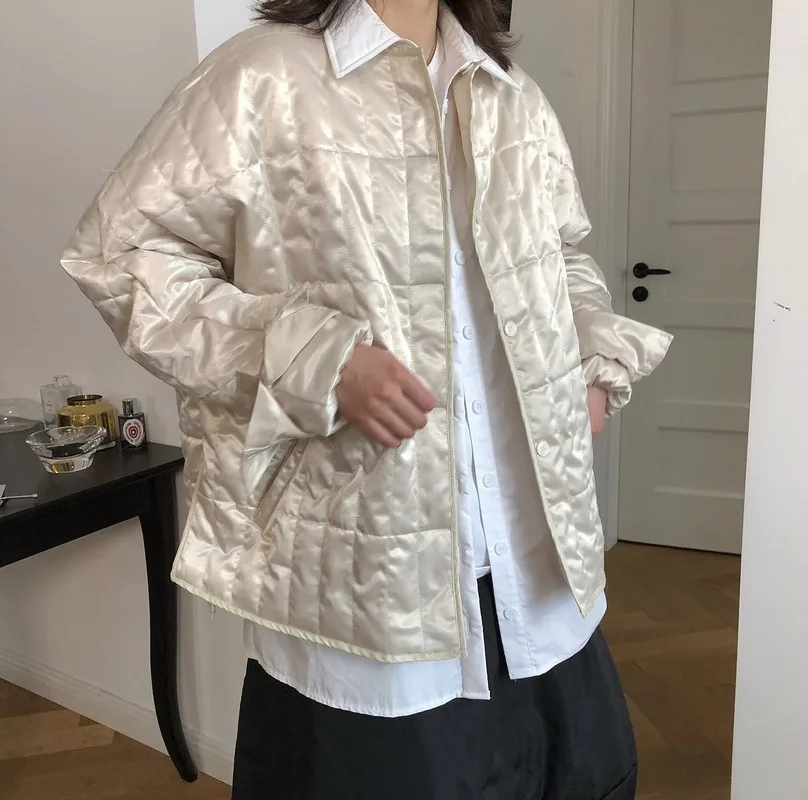 Autumn New Style Korean Style Fashionable Satin Texture Quilted Round Neck Cotton Jacket Loose Wild Thin Warm Jacket Women
Autumn New Style Korean Style Fashionable Satin Texture Quilted Round Neck Cotton Jacket Loose Wild Thin Warm Jacket Women