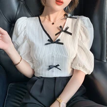 Short Top Bow England Style Puff Sleeve Pullover Short Shirt Women Clothes Button 2021 Summer Slim White Blouses Chemisier Femme
Short Top Bow England Style Puff Sleeve Pullover Short Shirt Women Clothes Button 2021 Summer Slim White Blouses Chemisier Femme